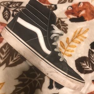 Black Sk8-Hi Vans